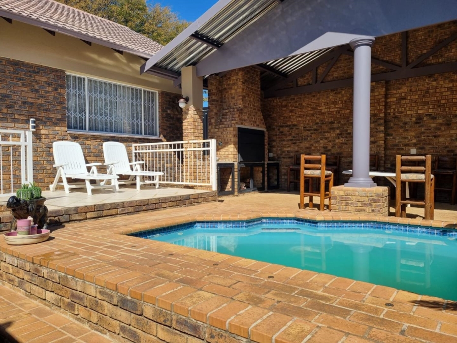 8 Bedroom Property for Sale in The Reeds Gauteng