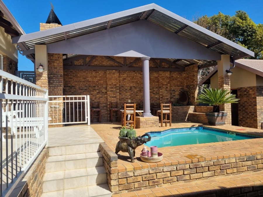 8 Bedroom Property for Sale in The Reeds Gauteng