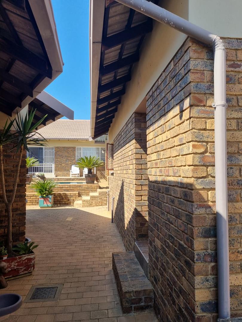 8 Bedroom Property for Sale in The Reeds Gauteng