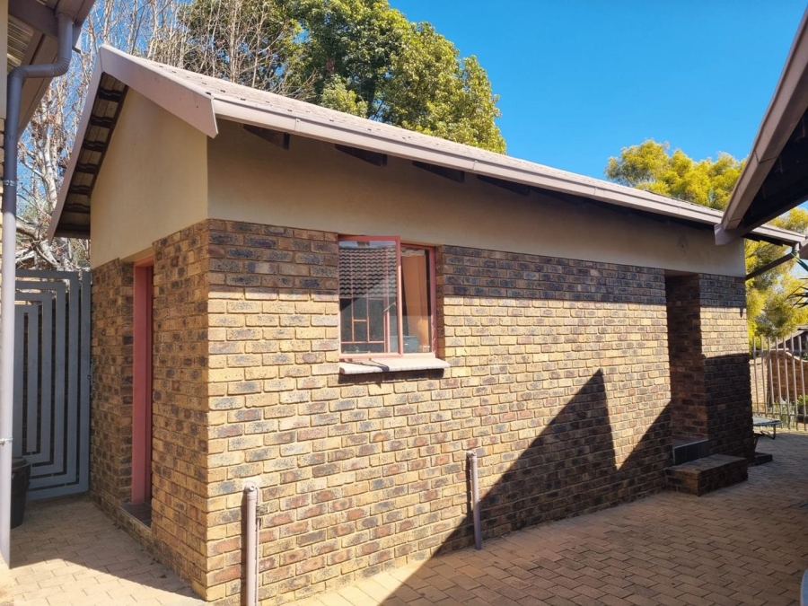 8 Bedroom Property for Sale in The Reeds Gauteng