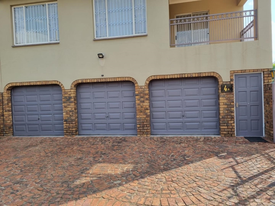 8 Bedroom Property for Sale in The Reeds Gauteng