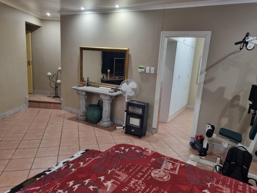 8 Bedroom Property for Sale in The Reeds Gauteng