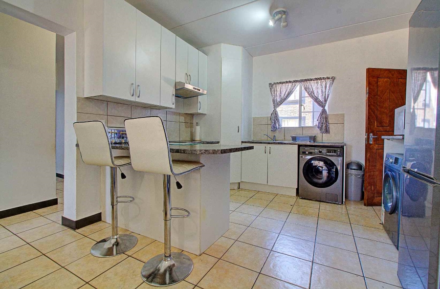 3 Bedroom Property for Sale in Wilgeheuwel Gauteng