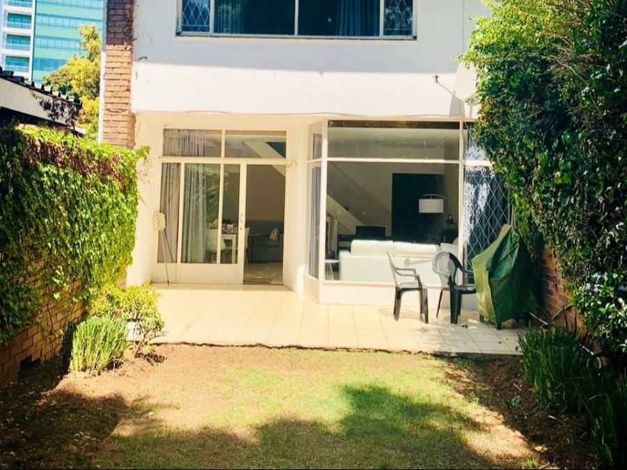 To Let 2 Bedroom Property for Rent in Sandown Gauteng