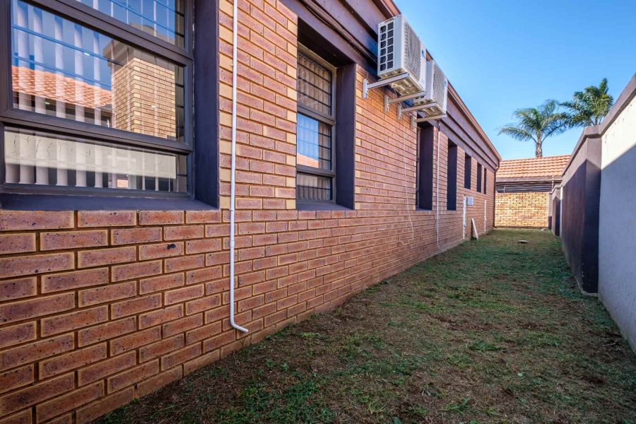 3 Bedroom Property for Sale in Brentwood Gauteng