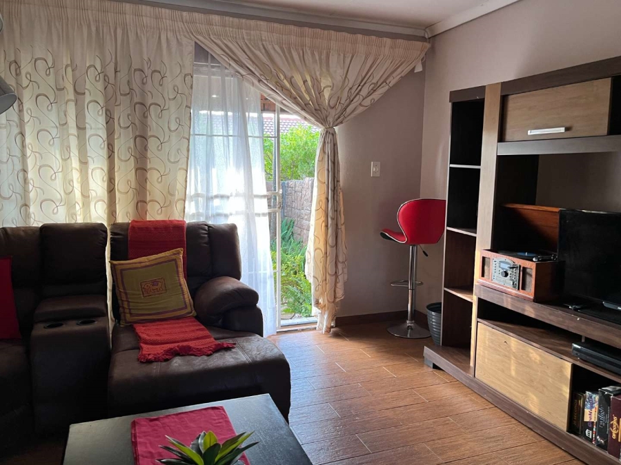 To Let 3 Bedroom Property for Rent in Weltevreden Park Gauteng