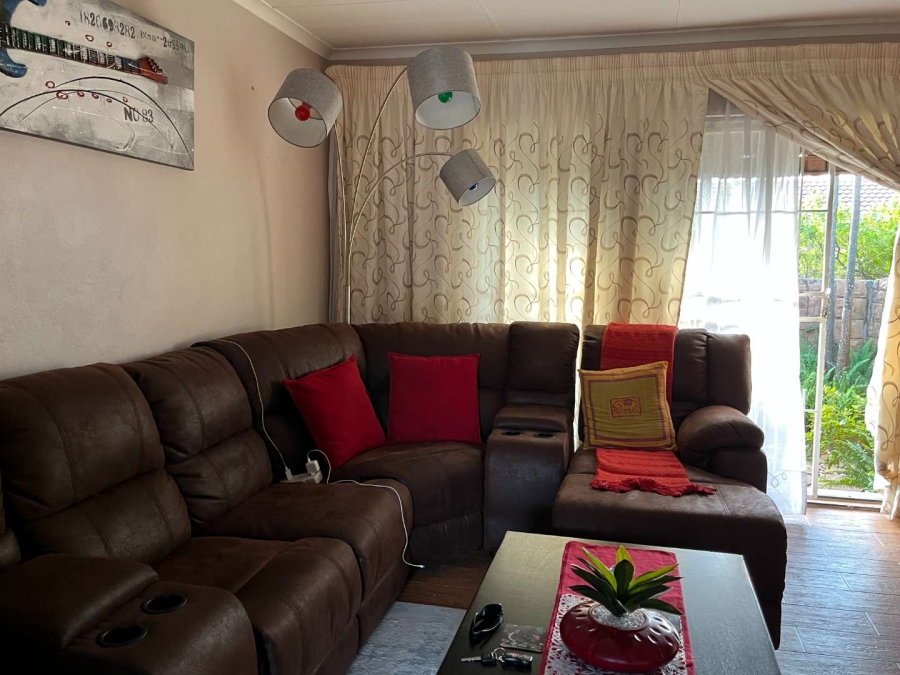 To Let 3 Bedroom Property for Rent in Weltevreden Park Gauteng