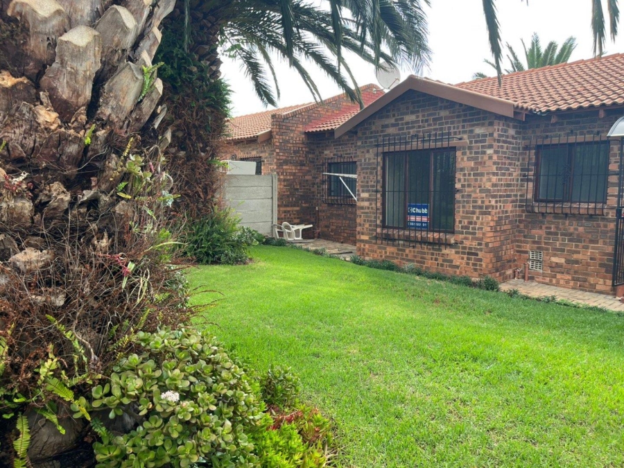 To Let 3 Bedroom Property for Rent in Weltevreden Park Gauteng