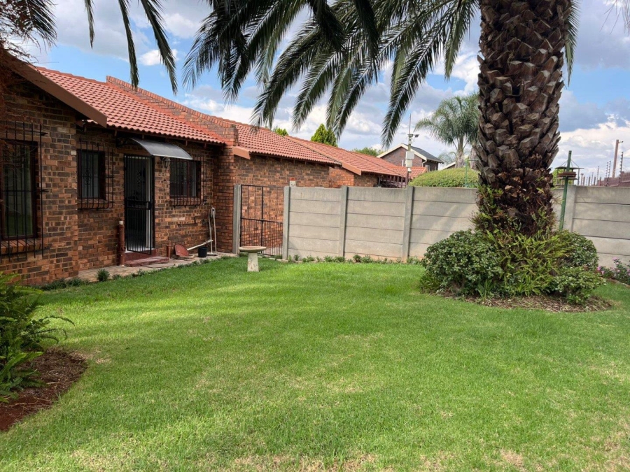 To Let 3 Bedroom Property for Rent in Weltevreden Park Gauteng