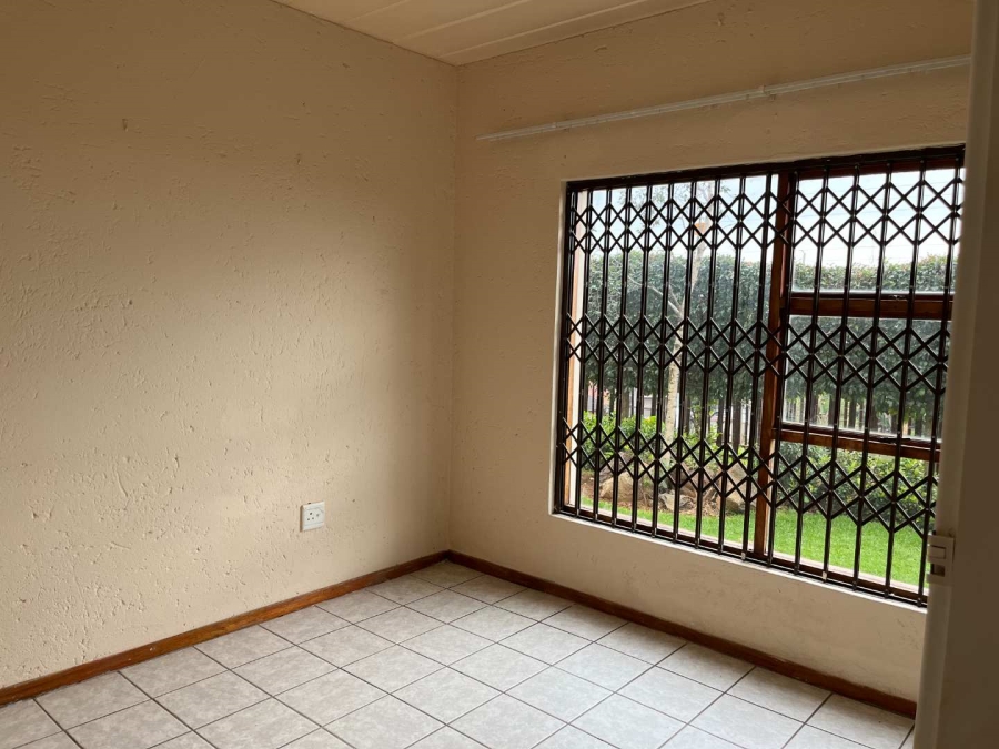 To Let 2 Bedroom Property for Rent in Weltevreden Park Gauteng