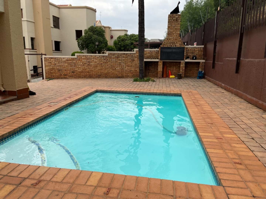 To Let 2 Bedroom Property for Rent in Weltevreden Park Gauteng