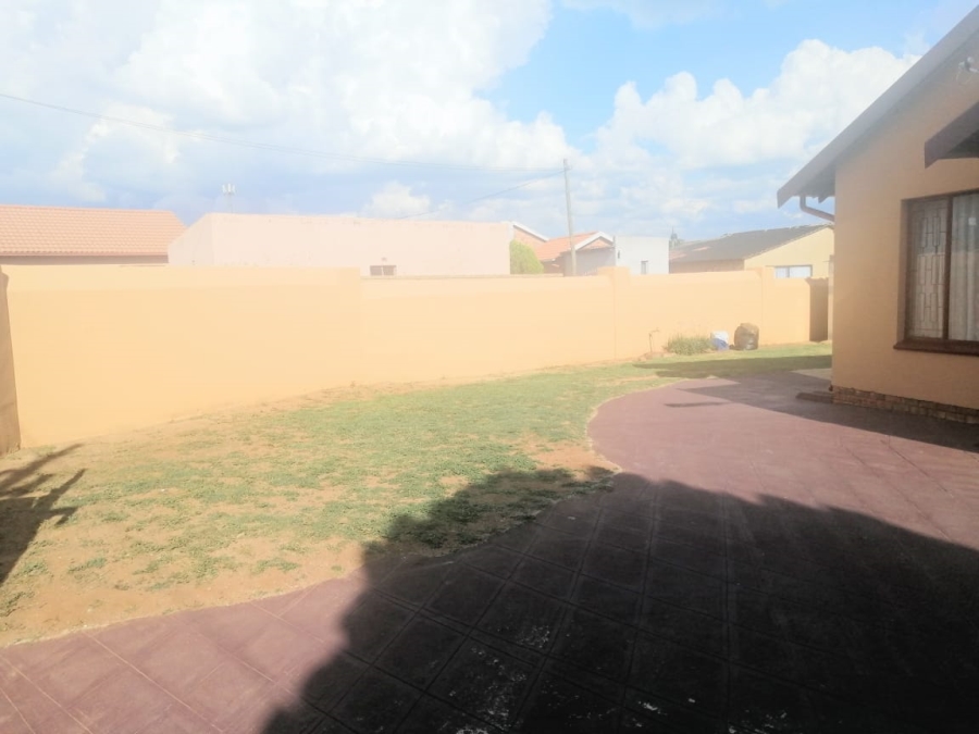 3 Bedroom Property for Sale in Tokoza Gardens Gauteng