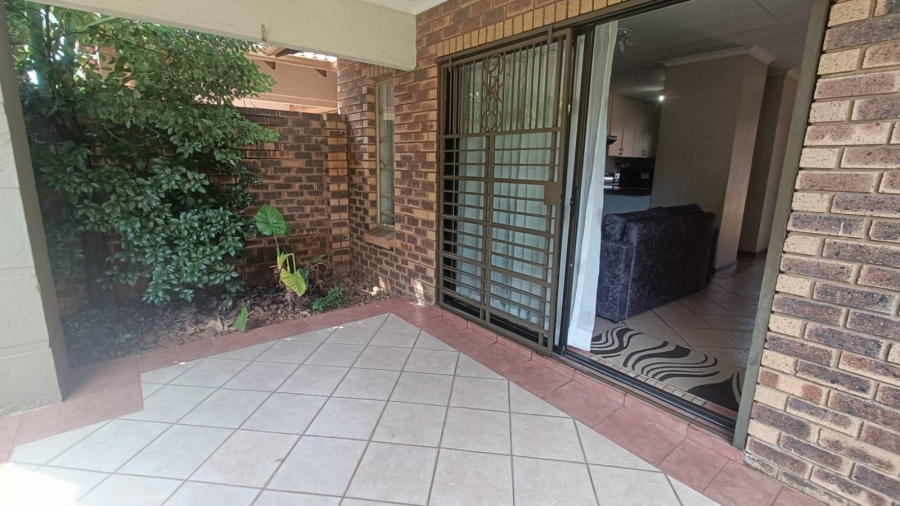 3 Bedroom Property for Sale in Die Hoewes Gauteng