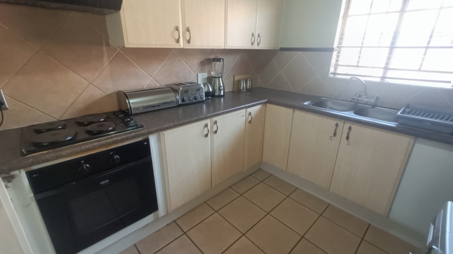 3 Bedroom Property for Sale in Die Hoewes Gauteng