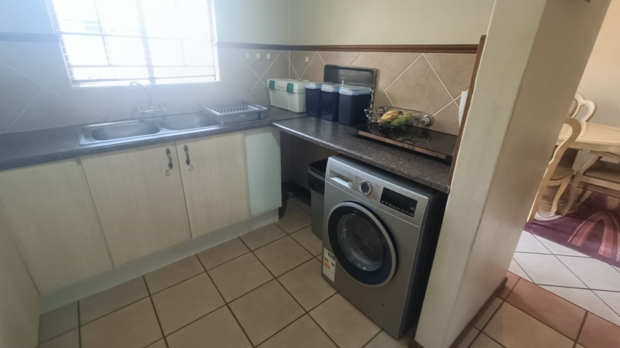 3 Bedroom Property for Sale in Die Hoewes Gauteng