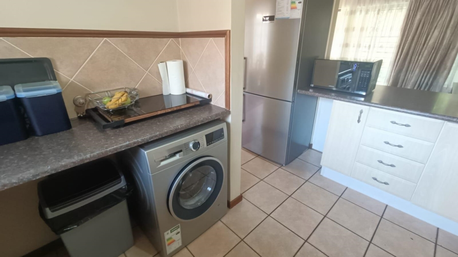 3 Bedroom Property for Sale in Die Hoewes Gauteng