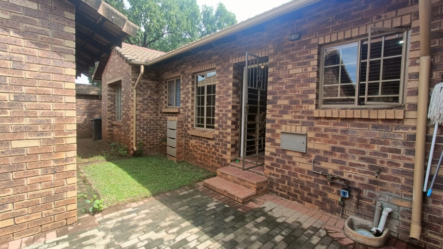 3 Bedroom Property for Sale in Die Hoewes Gauteng