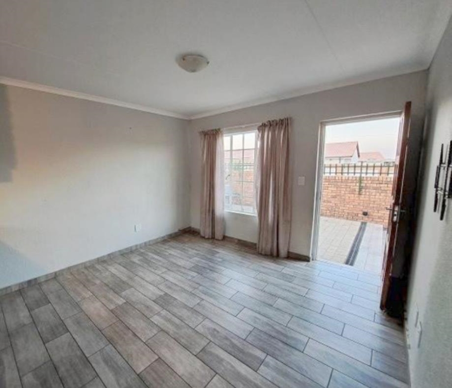 2 Bedroom Property for Sale in Hennopspark Gauteng