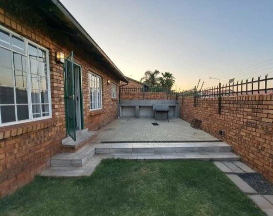 2 Bedroom Property for Sale in Hennopspark Gauteng