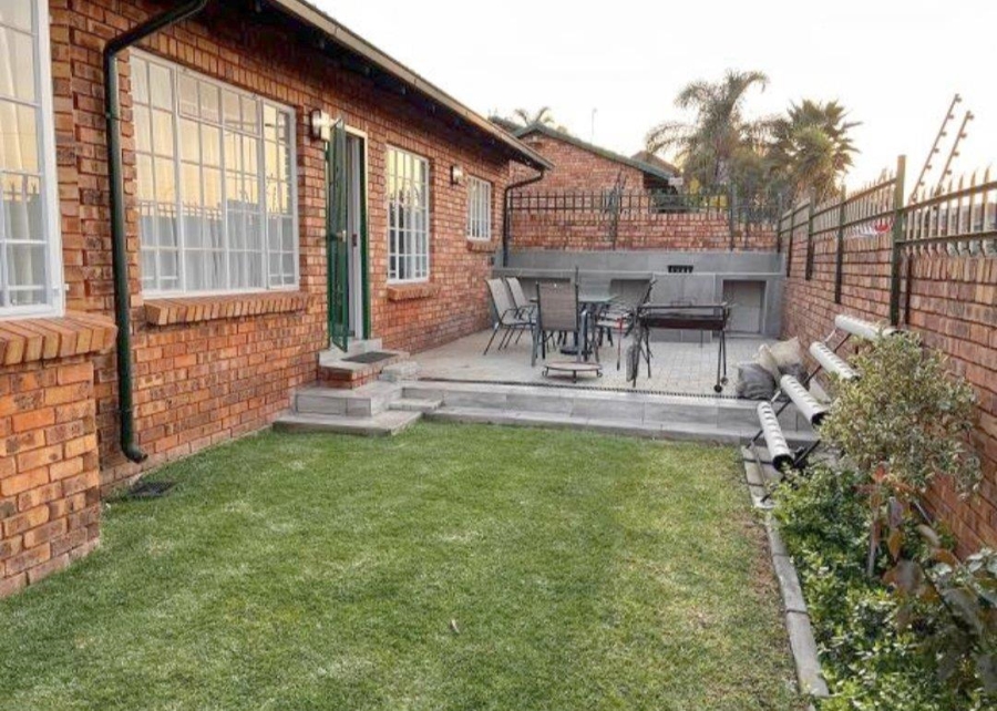 2 Bedroom Property for Sale in Hennopspark Gauteng