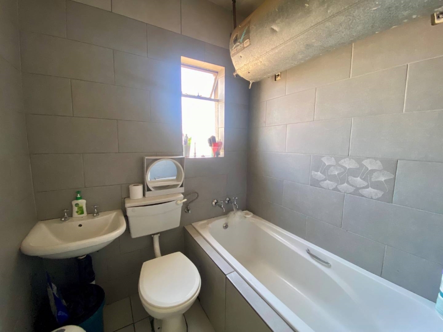 2 Bedroom Property for Sale in Fleurhof Gauteng