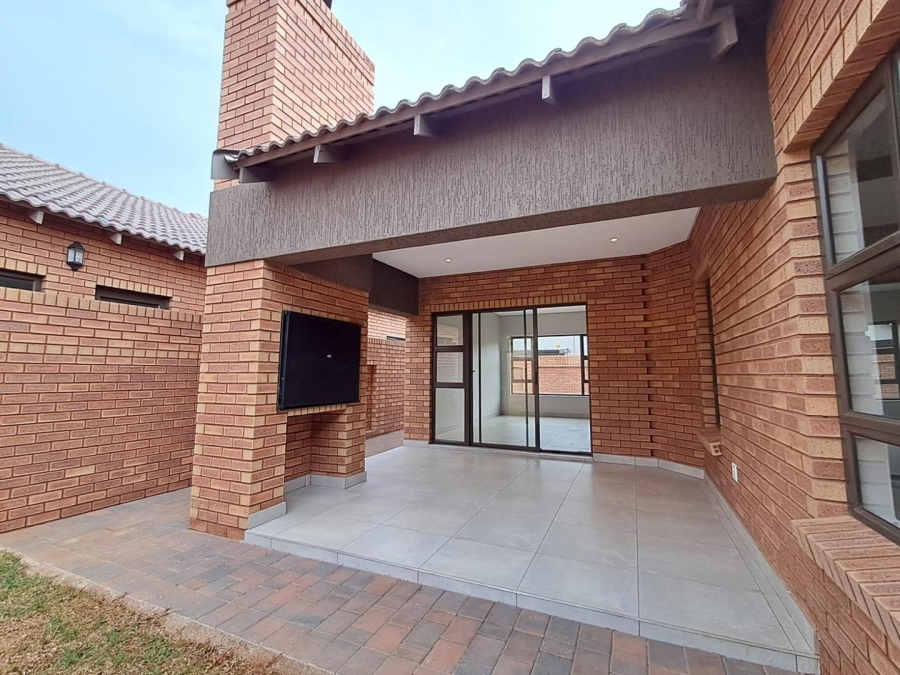 4 Bedroom Property for Sale in Brackenhurst Gauteng