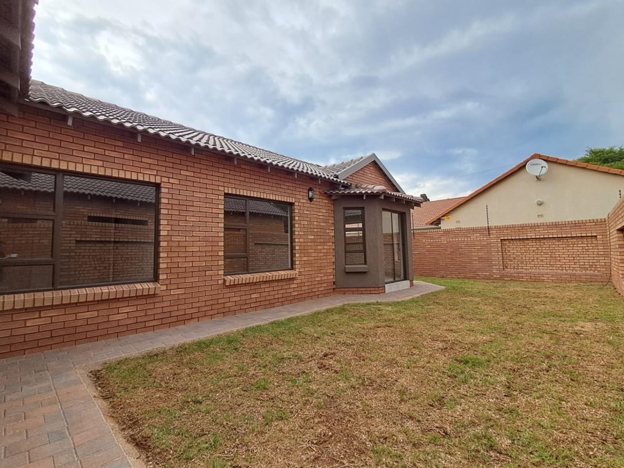 4 Bedroom Property for Sale in Brackenhurst Gauteng