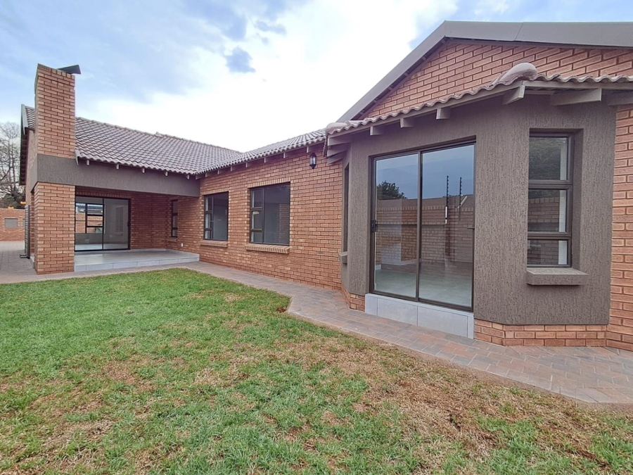 4 Bedroom Property for Sale in Brackenhurst Gauteng