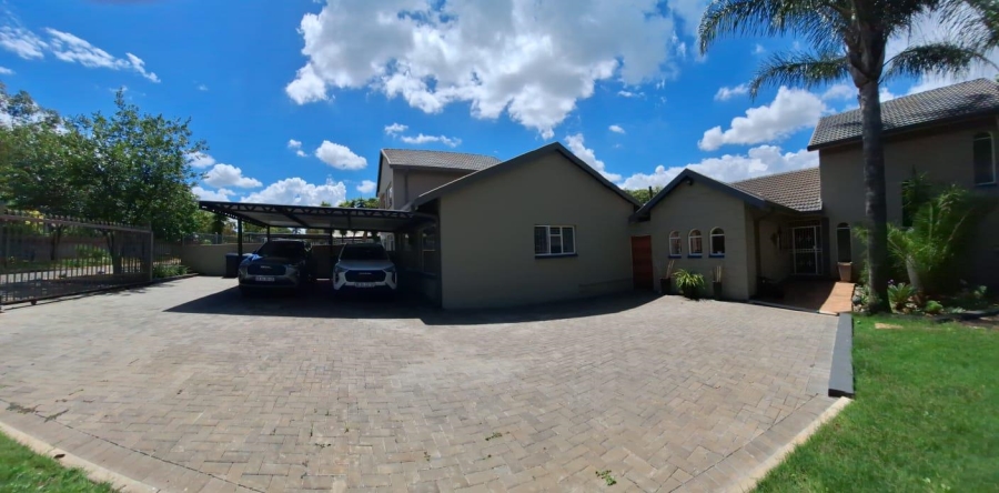 To Let 4 Bedroom Property for Rent in Eldoraigne Gauteng