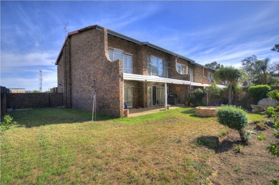 2 Bedroom Property for Sale in Brackendowns Gauteng