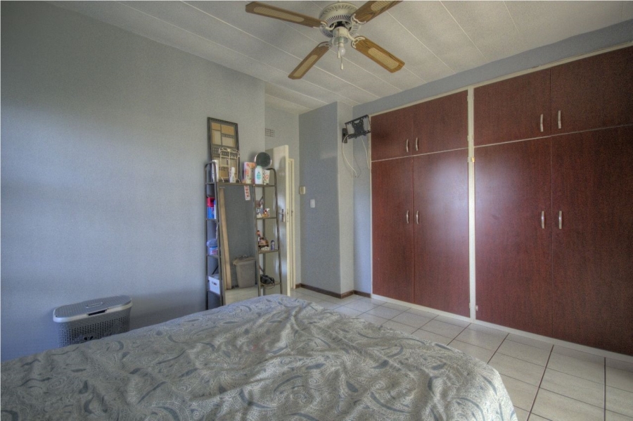 2 Bedroom Property for Sale in Brackendowns Gauteng