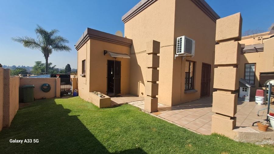 3 Bedroom Property for Sale in Buccleuch Gauteng