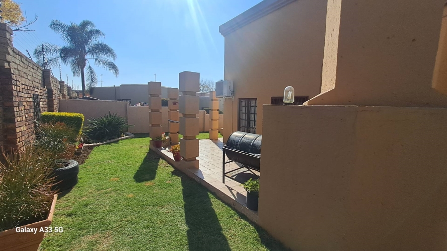 3 Bedroom Property for Sale in Buccleuch Gauteng