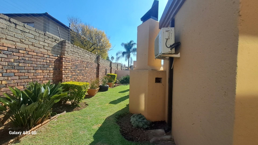 3 Bedroom Property for Sale in Buccleuch Gauteng