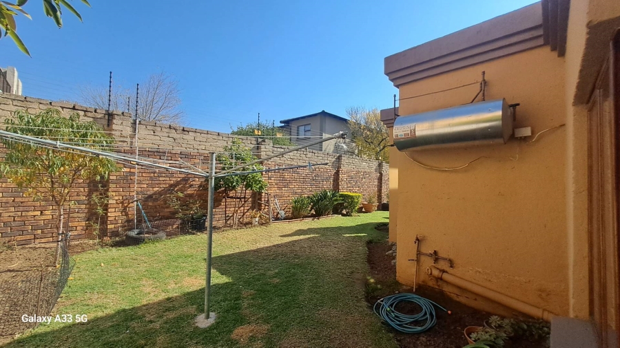 3 Bedroom Property for Sale in Buccleuch Gauteng