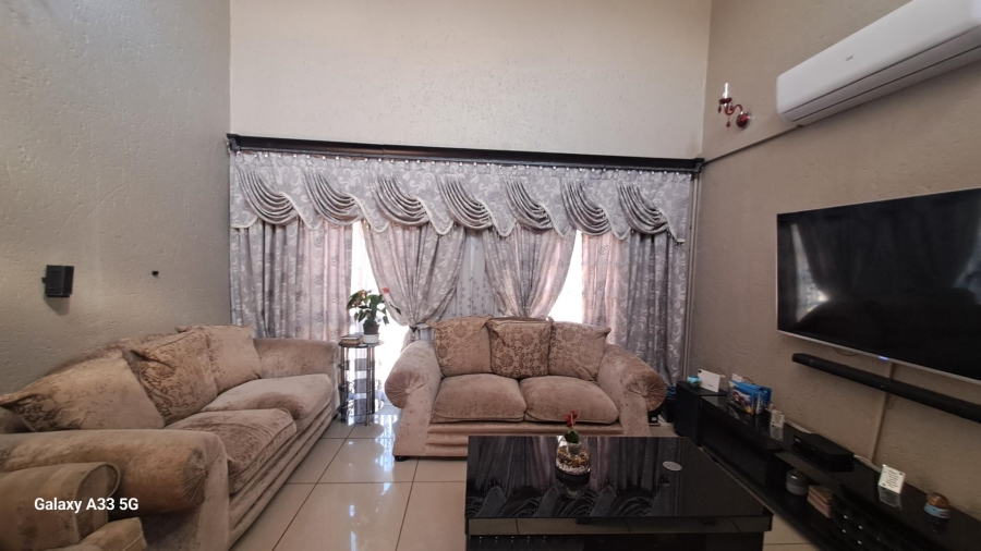 3 Bedroom Property for Sale in Buccleuch Gauteng