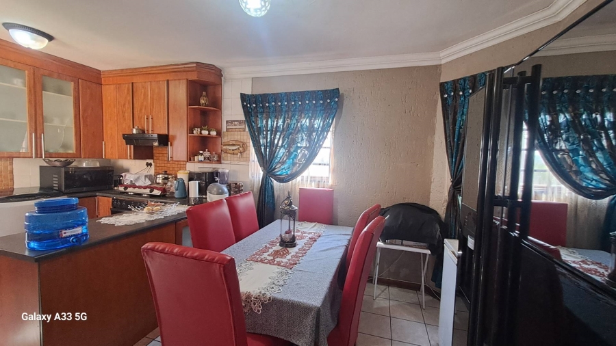 3 Bedroom Property for Sale in Buccleuch Gauteng