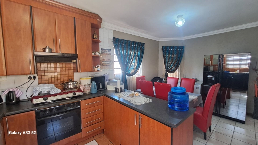 3 Bedroom Property for Sale in Buccleuch Gauteng