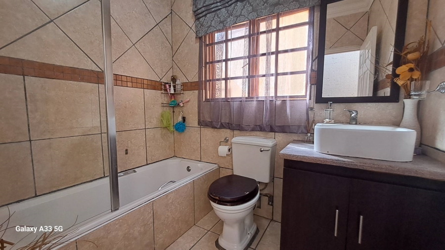 3 Bedroom Property for Sale in Buccleuch Gauteng