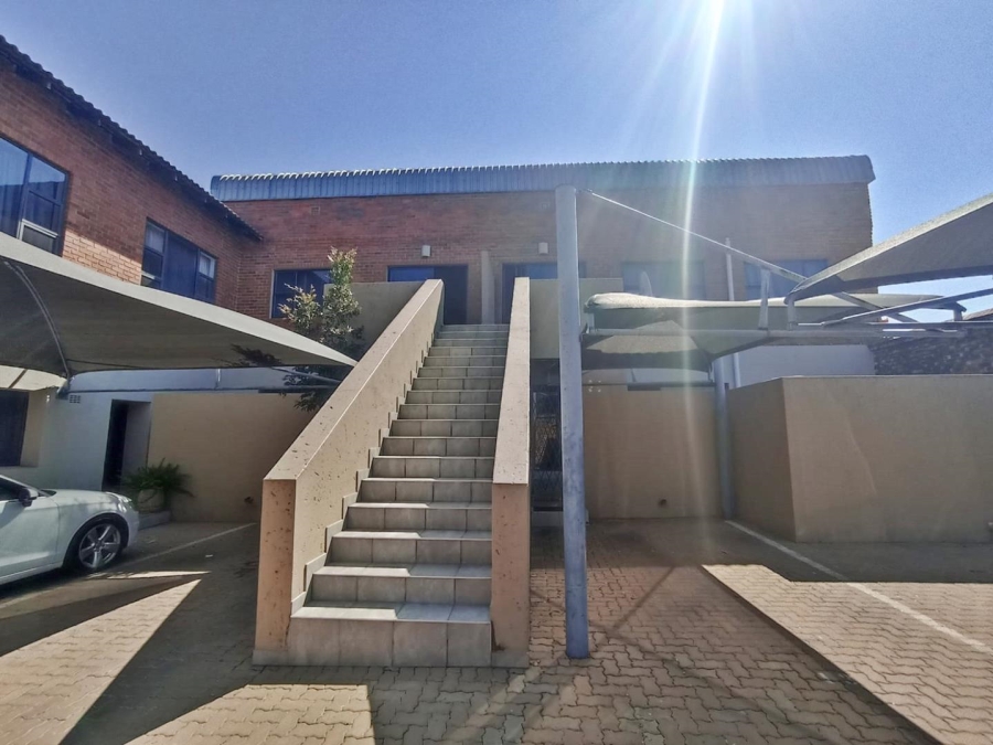 To Let 2 Bedroom Property for Rent in Roosevelt Park Gauteng