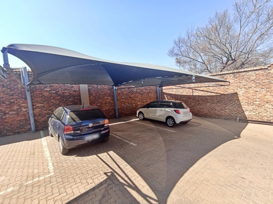 To Let 2 Bedroom Property for Rent in Roosevelt Park Gauteng