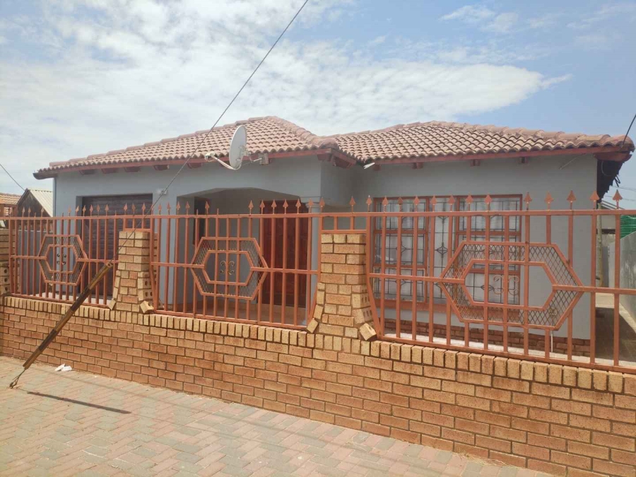 To Let 3 Bedroom Property for Rent in Mahube Valley Gauteng