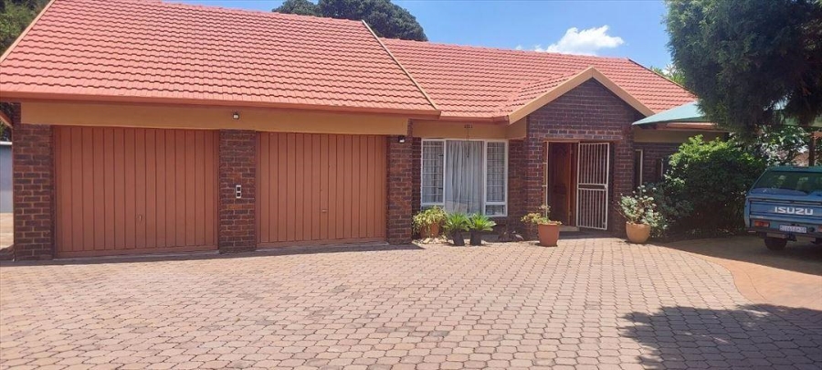 4 Bedroom Property for Sale in Birchleigh North Gauteng