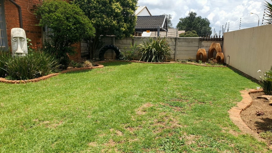 To Let 3 Bedroom Property for Rent in Bonaero Park Ext 3 Gauteng