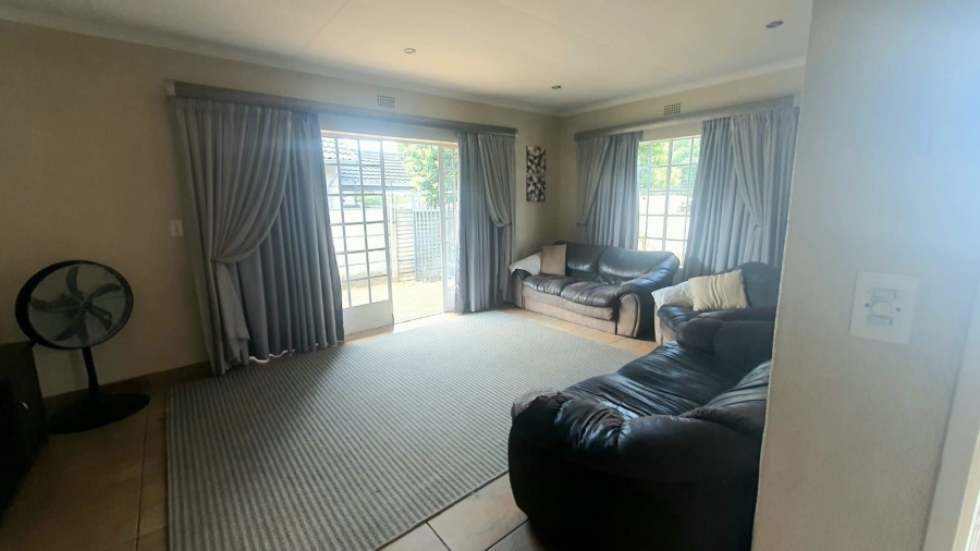 To Let 3 Bedroom Property for Rent in Bonaero Park Ext 3 Gauteng