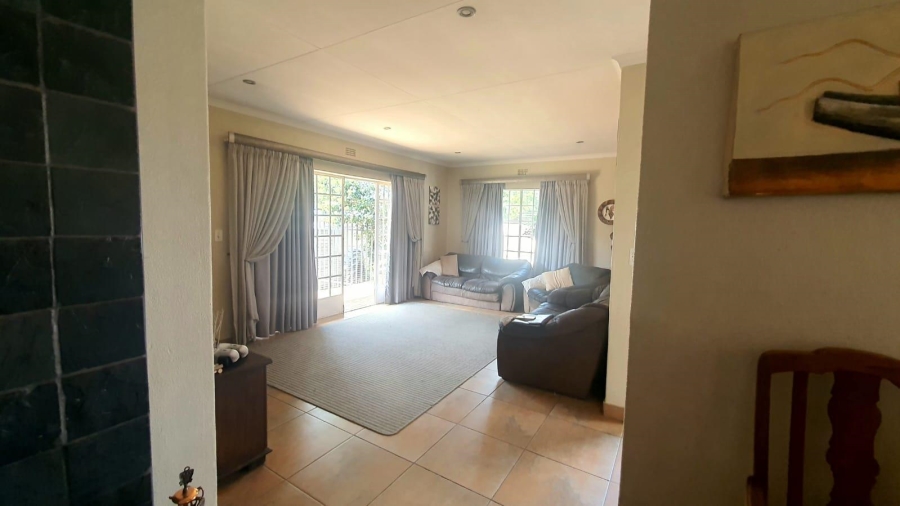 To Let 3 Bedroom Property for Rent in Bonaero Park Ext 3 Gauteng