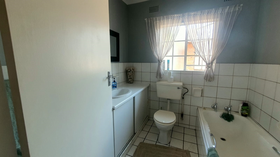 To Let 3 Bedroom Property for Rent in Bonaero Park Ext 3 Gauteng