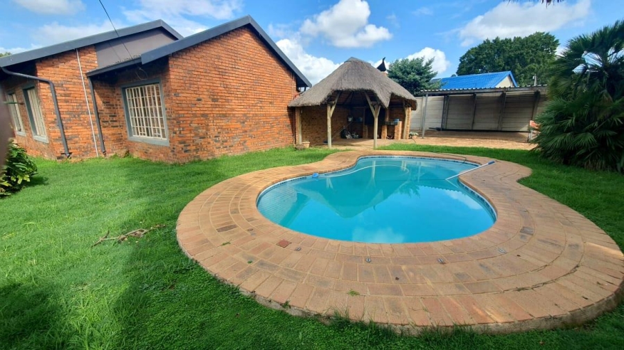 To Let 3 Bedroom Property for Rent in Bonaero Park Ext 3 Gauteng