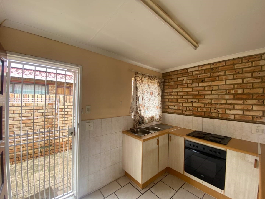 2 Bedroom Property for Sale in Noordheuwel Gauteng