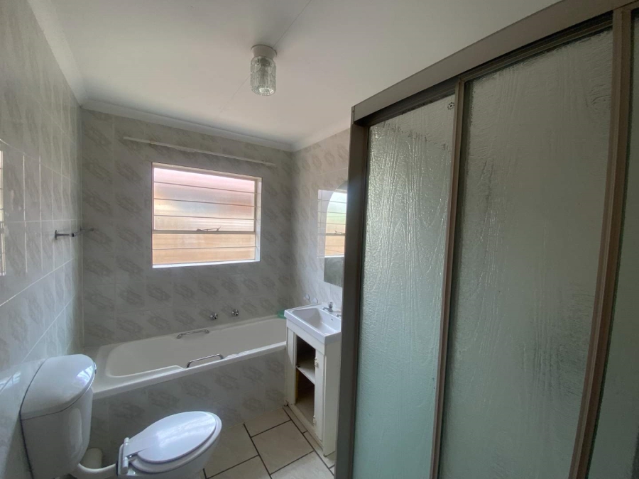 2 Bedroom Property for Sale in Noordheuwel Gauteng